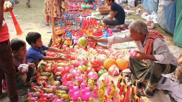 চৈত্র সংক্রান্তিতে বসেছে গ্রামীণ মেলা।