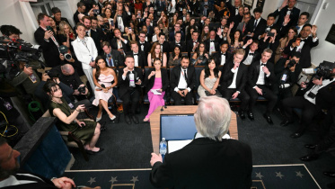 হোয়াইট হাউস করেসপন্ডেন্টস ডিনারে হামলার পর ট্রাম্প। ছবি: এএফপি