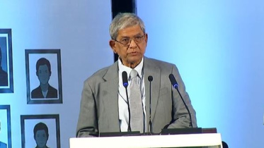 আজ মুক্তিযুদ্ধ বিষয়ক মন্ত্রণালয় আয়োজিত এক আলোচনা সভায় প্রধান অতিথির বক্তব্য রাখেন রাষ্ট্রপতি মির্জা ফখরুল ইসলাম আলমগীর। ছবি: বাসস