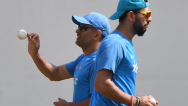 Yuvraj Singh And MS dhoni