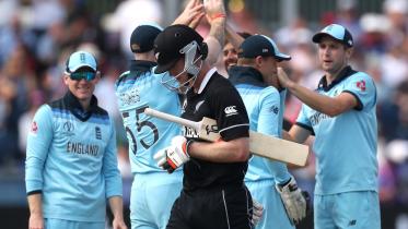 2019-07-03T154815Z_1943205253_RC163DC32BE0_RTRMADP_3_CRICKET-WORLDCUP-ENG-NZL.JPG