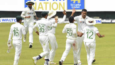 Bangladesh's Taskin Ahmed (2R) celebrates after dismissing Pathum Nissanka.jpg