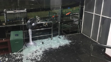 BD dressing room glass