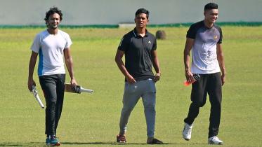 Shakib Al Hasan, Mohammad Saifuddin, Taskin Ahmed