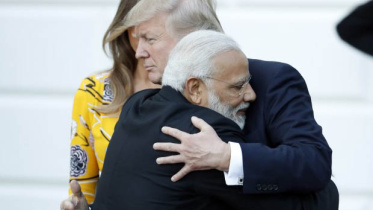 trump-modi-hug.jpg