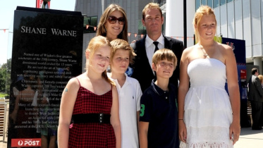 shane-warne-children.jpg