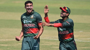 Taskin Ahmed & Mehedi Hasan Miraz  