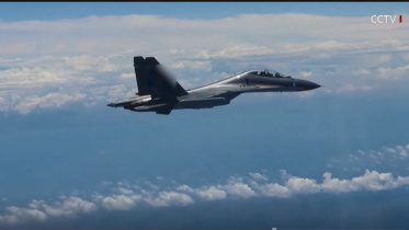 চীনের রাষ্ট্রিয় গণমাধ্যম সিসিটিভিতে যুদ্ধ বিমান মহড়ার ভিডিও প্রকাশ করা হয়েছে। ছবি: ভিডিও থেকে 