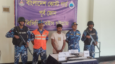 লাইটারেজ জাহাজ ও মাছ ধরার ট্রলারে ডাকাতি, অস্ত্রসহ গ্রেপ্তার ১