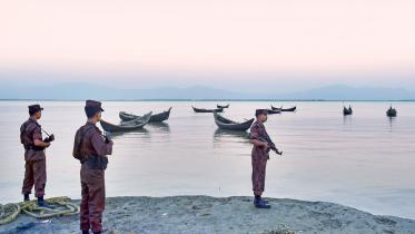 নাফ নদীতে চোরাকারবার