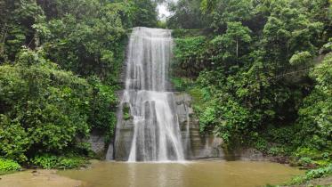 মাধবকুণ্ড জলপ্রপাত.jpg