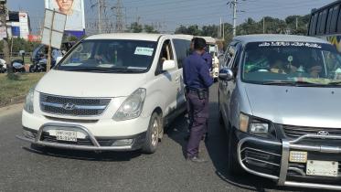 নানা কৌশলে রাজশাহীর সমাবেশে যাচ্ছেন বিএনপির নেতা-কর্মীরা