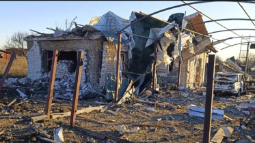 সোমবারের হামলায় ঝাপোরিঝঝিয়া অঞ্চল ক্ষতিগ্রস্ত হয়েছে। ছবি: এপি