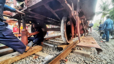 train_derailed_in_khulna.jpg