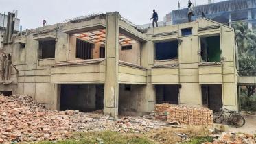 ভেঙে ফেলা হচ্ছে এরশাদ শিকদারের সেই স্বর্ণকমল