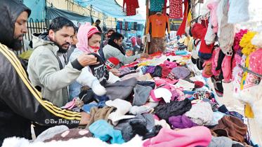 পুরনো পোশাকই তাদের ভরসা