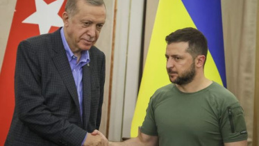 তুরস্কের প্রেসিডেন্ট রিসেপ তাইয়েপ এরদোয়ান ও ইউক্রেনের প্রেসিদেন্ট ভলোদিমির জেলেনস্কি। ছবি: রয়টার্স