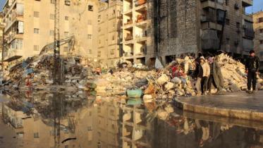 সোমবারের ভূমিকম্পে সিরিয়ার আলেপ্পোর অনেক ভবন ধসে পড়ে। ছবি: রয়টার্স
