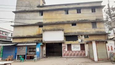 ভাঙা হচ্ছে টাঙ্গাইল শহরের শেষ সিনেমা হলটিও