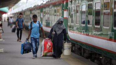 ১ মার্চ থেকে আন্তঃনগর ট্রেনের টিকিট পেতে লাগবে জাতীয় পরিচয়পত্র