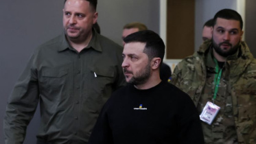 ইইউ নেতাদের সঙ্গে বৈঠক শেষে জেলেনস্কি। ফাইল ছবি: রয়টার্স