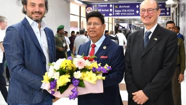 কাফিয়েরোকে স্বাগত জানান পররাষ্ট্রমন্ত্রী এ কে আব্দুল মোমেন। ছবি: সংগৃহীত