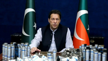 আজ বুধবার নিজ বাসভবন থেকে ওয়েবলিংকের মাধ্যমে বক্তব্য দেন ইমরান খান। ছবি: ভিডিও থেকে স্ক্রিণশট