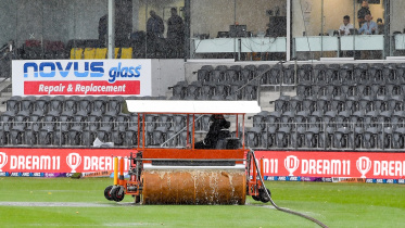 The rain continues to fall at Hagley Oval