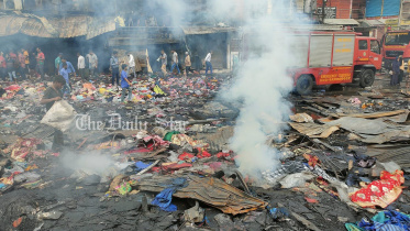 বঙ্গবাজার, বঙ্গবাজারে আগুন, অগ্নিকাণ্ড, বঙ্গবাজার কমপ্লেক্স,