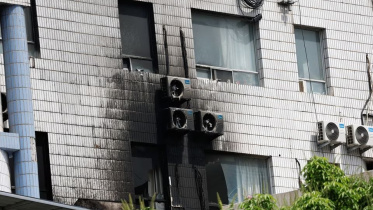 অগ্নিকাণ্ডে চ্যাংফেং হাসপাতাল ভবনের বেশ কিছু কক্ষের ক্ষতি হয়েছে। ছবি: রয়টার্স