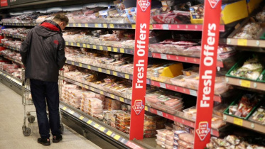 মার্চে খাদ্যপণ্যের দাম গত ৪৫ বছরের মধ্যে সর্বোচ্চ ১৯ দশমিক ২ শতাংশ বেড়েছে। আলাদা করে রুটি ও সকালের নাশতার সিরিয়াল জাতীয় খাবারের দাম ১৯ দশমিক ৪ শতাংশ বেড়েছে। ছবি: রয়টার্স