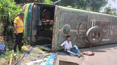 বাস দুর্ঘটনা.jpg