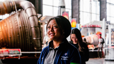 সৌদি আরবের প্রথম মুসলমান নারী নভোচারী রায়ানাহ বার্নাবি । ছবি: রায়ানাহ'র আনুষ্ঠানিক টুইটার পেজ থেকে সংগৃহীত