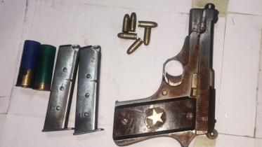 স্কুল ব্যাগে বিদেশি পিস্তল নিয়ে কুমিল্লা থেকে চট্টগ্রাম যাওয়ার সময় একজনকে গ্রেপ্তার করেছে গোয়েন্দা পুলিশ।