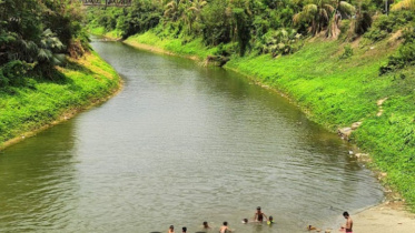 বুদ্ধিজীবী কবরস্থান লেক.jpg