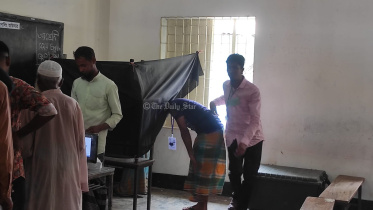 বুথে উঁকি.jpg