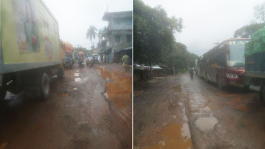 বৃষ্টি থামলেও যান চলাচল স্বাভাবিক হয়নি চট্টগ্রাম-কক্সবাজার মহাসড়কে