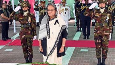 টুঙ্গিপাড়ায় বঙ্গবন্ধুর সমাধিতে প্রধানমন্ত্রীর শ্রদ্ধা নিবেদন