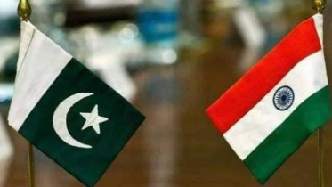 ভারত-পাকিস্তানের পতাকা। প্রতিকী ছবি: এএফপি