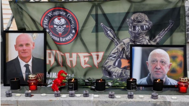 মস্কোতে প্রিগোশিন ও উৎকিনের উদ্দেশে নির্মিত অস্থায়ী স্মৃতিস্তম্ভ। ছবি: রয়টার্স