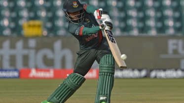 মিরাজকে উপরে খেলানোর কারণ