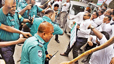 pro-bnp-lawyers-cops-clash_ds_collected.jpg