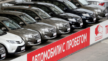 রাশিয়ার একটি ডিলারের দোকানে জাপানী টয়োটা গাড়ি। ফাইল ছবি: রয়টার্স