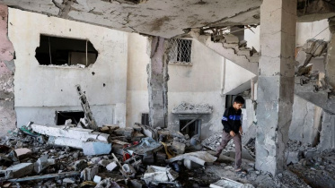 ২২ অক্টোবর পশ্চিম তীরের জেনিন রিফিউজি ক্যাম্পে ইসরায়েলই বিমান হামলায় ক্ষতিগ্রস্ত হয় এই মসজিদটি। ফাইল ছবি: রয়টার্স