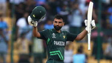 কোন মস্তিষ্ক ফখরকে বেঞ্চে বসিয়ে রেখেছিল জানতে চান শেবাগ