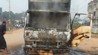 গাজীপুরে কাভার্ডভ্যানে আগুন.jpg