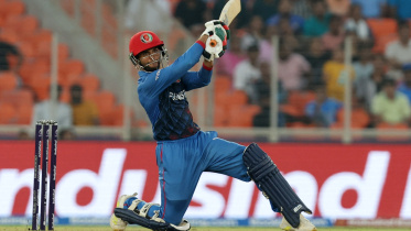 লড়াকু ওমরজাইয়ের আক্ষেপের ইনিংসে আফগানিস্তানের ২৪৫ রানের পুঁজি