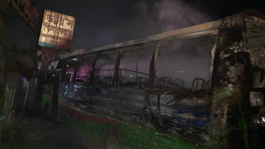 শনির আখড়ায় বাসে আগুন