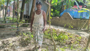 সিডরের ১৬ বছর: নিখোঁজদের এখনো খুঁজে ফেরেন স্বজনরা