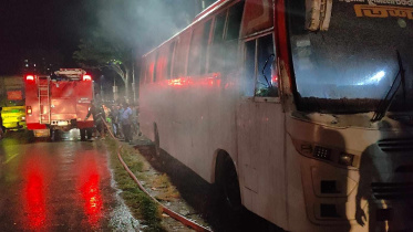 বাসে আগুন.jpg